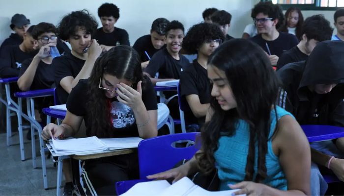  Pé-de-Meia será depositado na conta de alunos a partir de terça-feira 